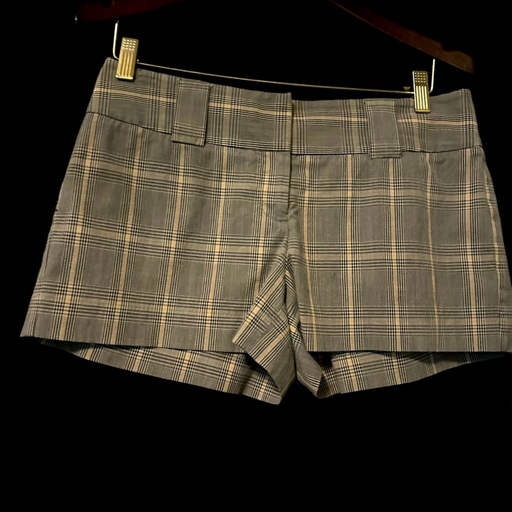 Super cute dress shorts